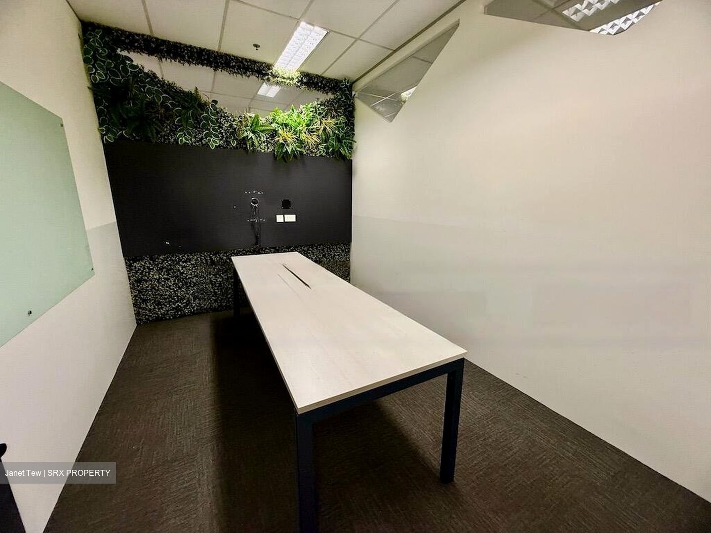 Dapenso Building (D1), Office #457512651